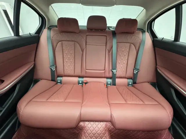BMW 3 Series — Фото автомобиля 9