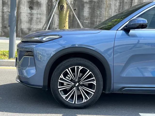 Geely Galaxy Starship 7 EM-i — Фото автомобиля 8