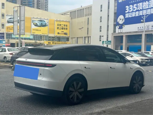 Li Auto i6 — Фото автомобиля 4
