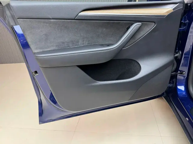 Tesla Model Y — Фото автомобиля 8