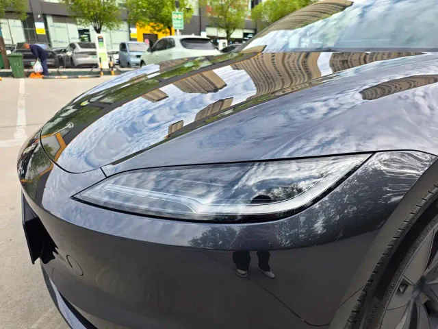 Tesla Model 3 — Фото автомобиля 5