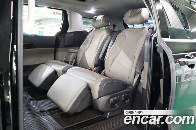 Kia Carnival Generation 4 — Фото автомобиля 8