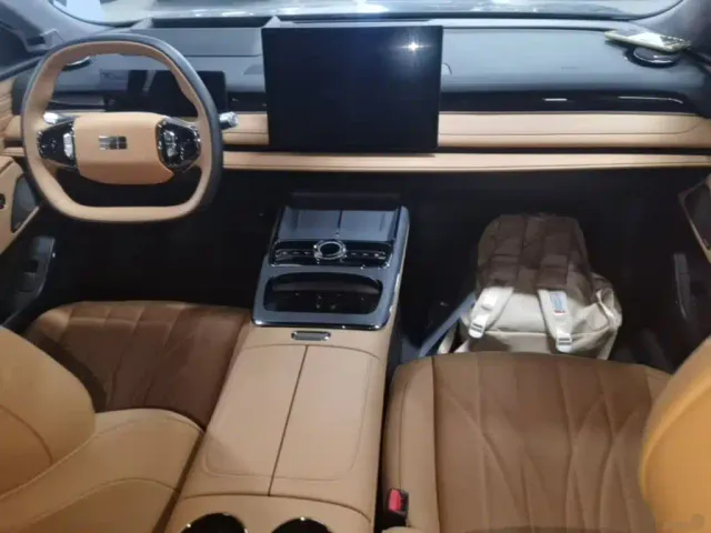Geely Galaxy Xingyao 8 — Фото автомобиля 9
