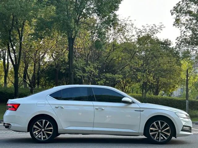 Skoda Superb — Фото автомобиля 4