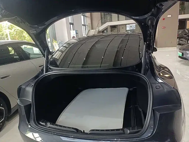 Tesla Model 3 — Фото автомобиля 18