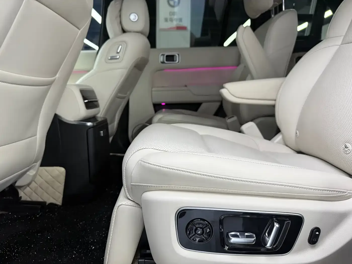 Li Auto Li L8 2023 Max — Фото автомобиля 13