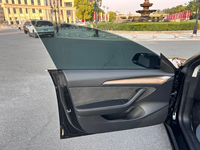 Tesla Model 3 — Фото автомобиля 7