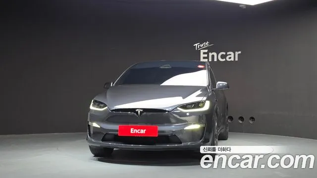 Tesla Model X — Фото автомобиля 3
