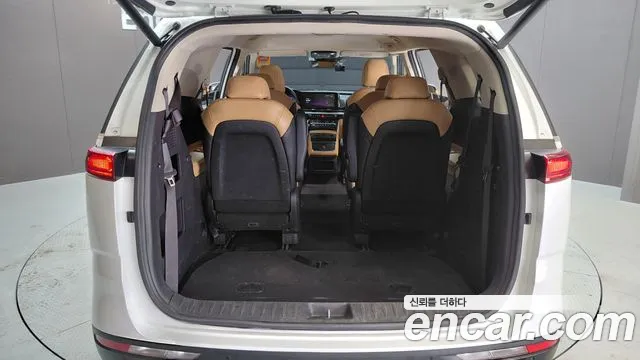 Kia Carnival Generation 4 — Фото автомобиля 24