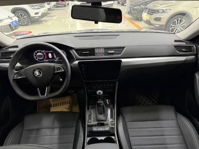 Skoda Superb — Фото автомобиля 6