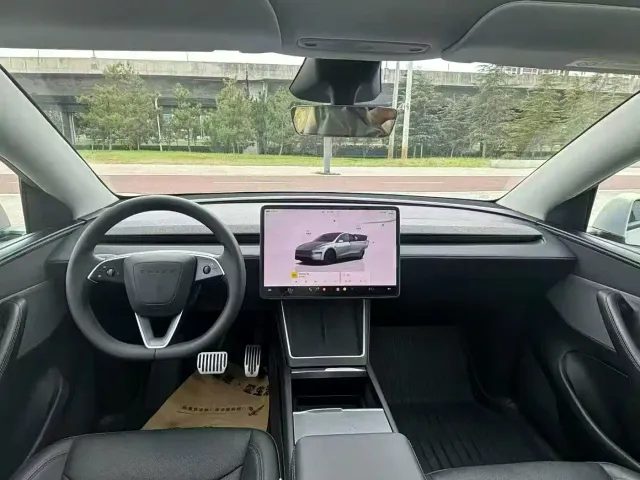 Tesla Model Y — Фото автомобиля 6