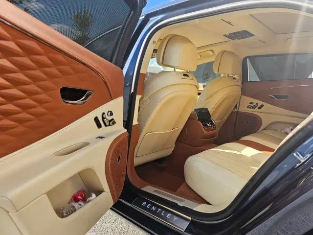 Bentley Flying Spur — Фото автомобиля 8