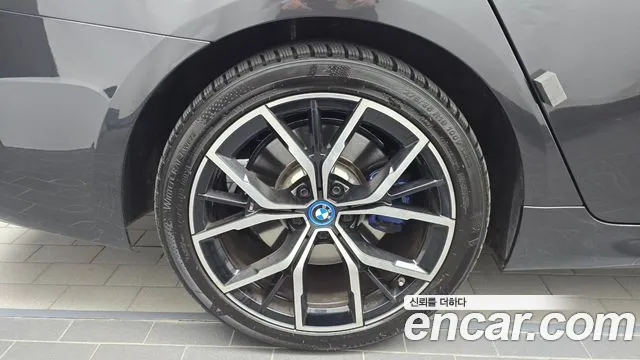 BMW 5 Series — Фото автомобиля 5