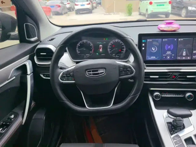 Geely Binyue — Фото автомобиля 10