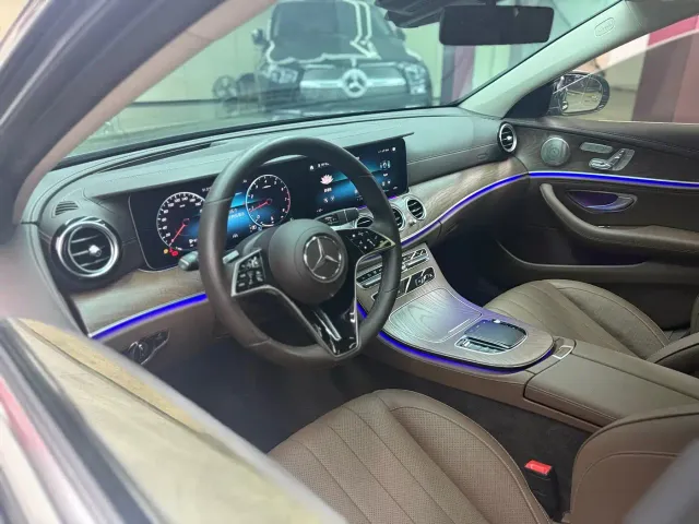 Mercedes-Benz E-Class — Фото автомобиля 16