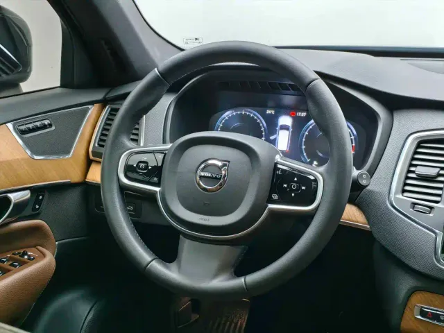 Volvo XC90 — Фото автомобиля 17