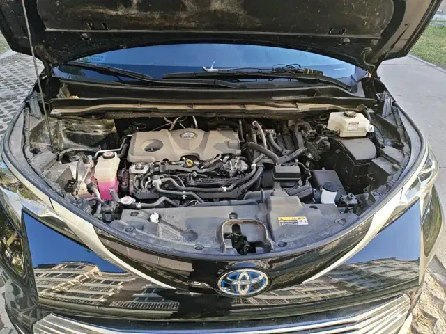Toyota Sienna — Фото автомобиля 10