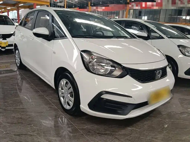 Honda Fit — Фото автомобиля 3