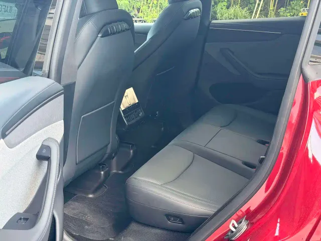 Tesla Model Y — Фото автомобиля 7