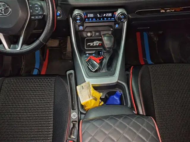 Toyota RAV4 — Фото автомобиля 13