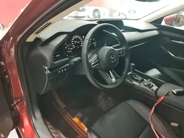 Mazda Axela — Фото автомобиля 9