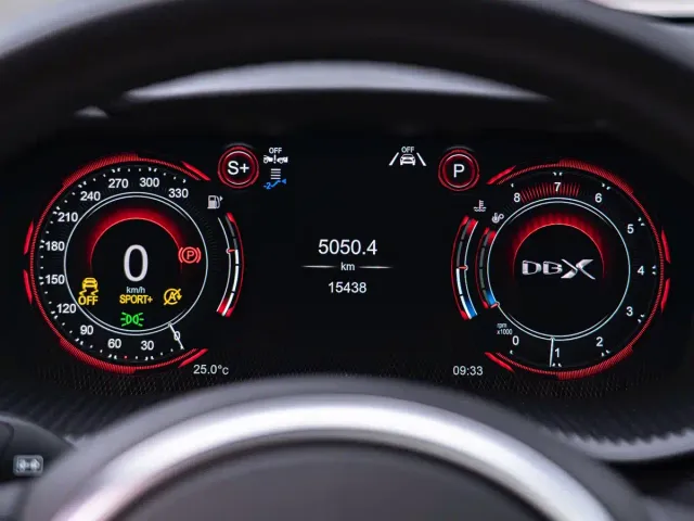 Aston Martin DBX — Фото автомобиля 11