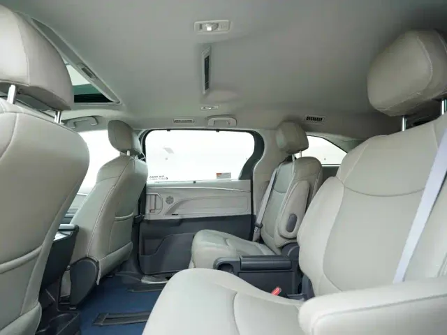 Toyota Toyota Sienna 2024 2.5L Hybrid Comfort Edition — Фото автомобиля 19