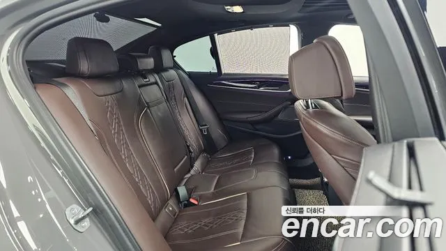BMW 5 Series G30 — Фото автомобиля 11