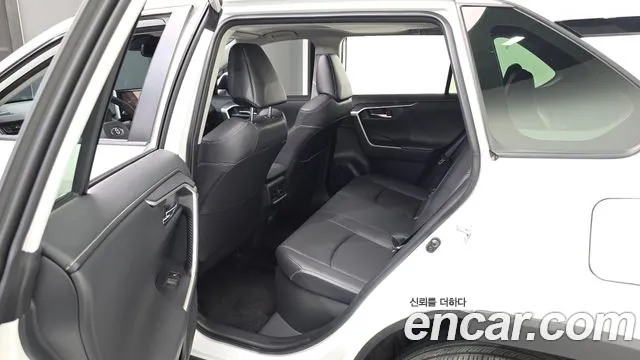 Toyota RAV4 — Фото автомобиля 11