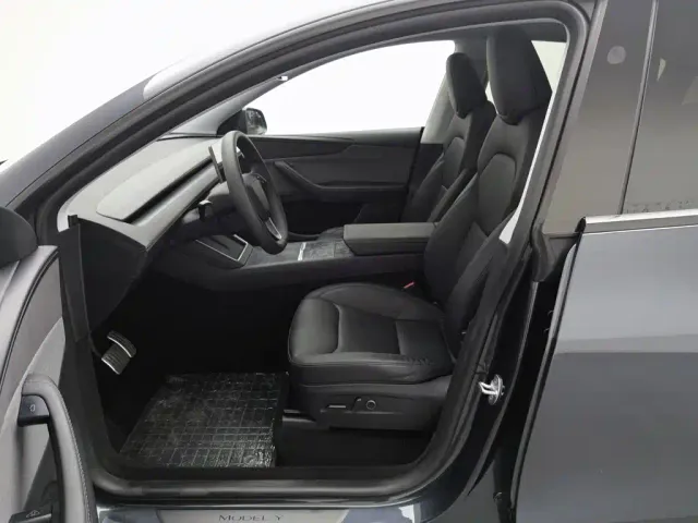 Tesla Model Y — Фото автомобиля 10