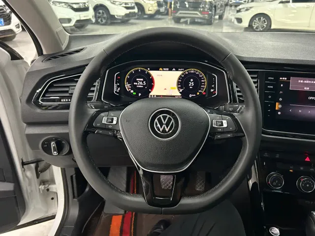 Volkswagen T-Roc — Фото автомобиля 9