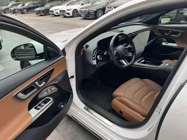 Mercedes-Benz E-Class — Фото автомобиля 3