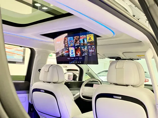 Xpeng X9 — Фото автомобиля 25