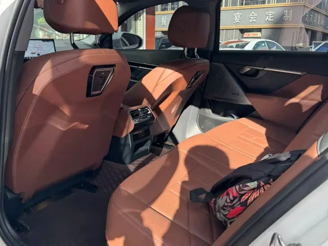 BMW 5 Series — Фото автомобиля 8
