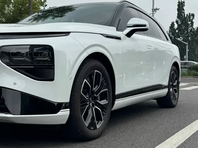 Xpeng G9 — Фото автомобиля 8