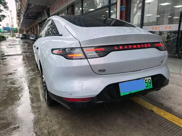 Leapmotor C01 — Фото автомобиля 12