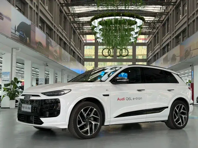 Фотография автомобиля — Audi Q6L e-tron