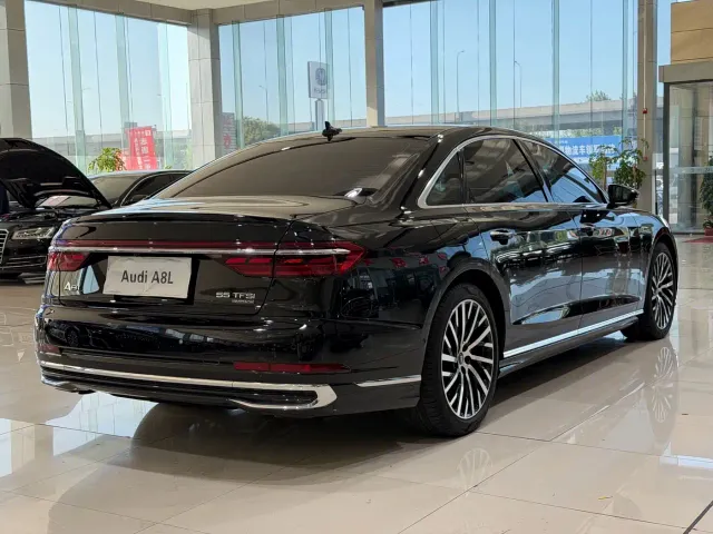 Audi A8 — Фото автомобиля 3