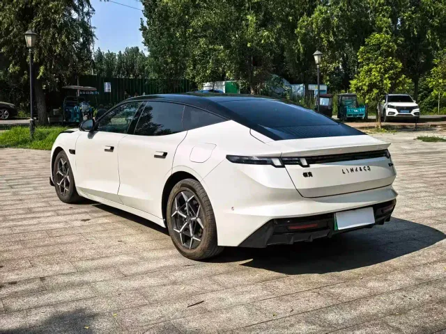 Lynk & Co 10 EM-P — Фото автомобиля 10