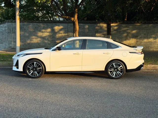 Changan Eado — Фото автомобиля 2