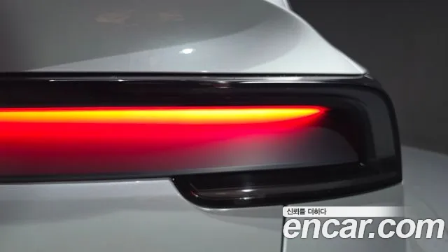 Tesla Model Y — Фото автомобиля 21