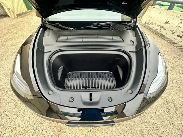 Tesla Model Y — Фото автомобиля 19