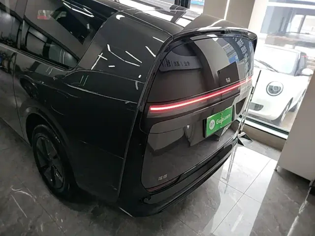 Li Auto MEGA — Фото автомобиля 5