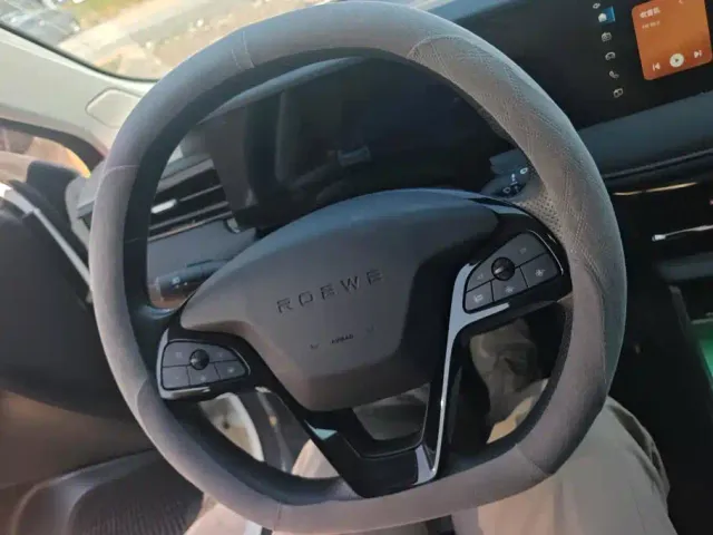 Roewe i5 — Фото автомобиля 15