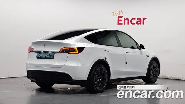 Tesla Model Y — Фото автомобиля 2