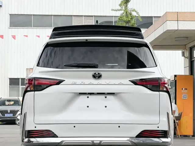 Toyota Granvia — Фото автомобиля 12
