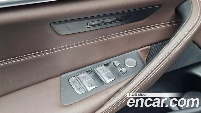 BMW 5 Series G30 — Фото автомобиля 29