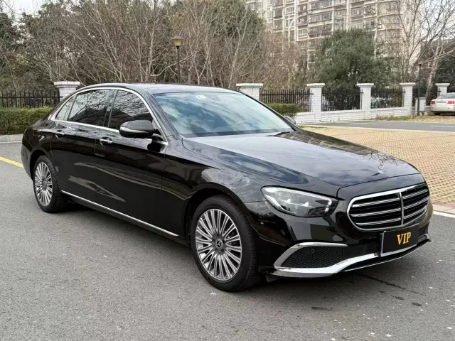 Mercedes-Benz E-Class — Фото автомобиля 3