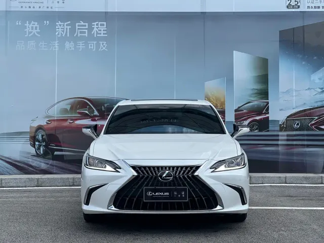 Lexus ES — Фото автомобиля 3