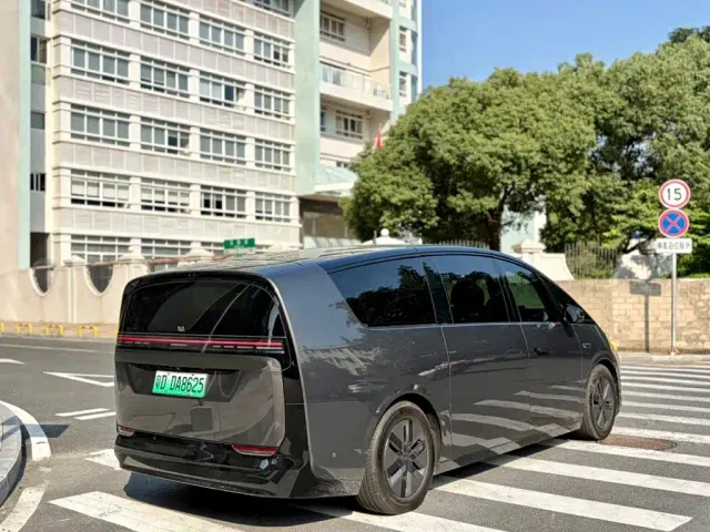 Li Auto MEGA — Фото автомобиля 4